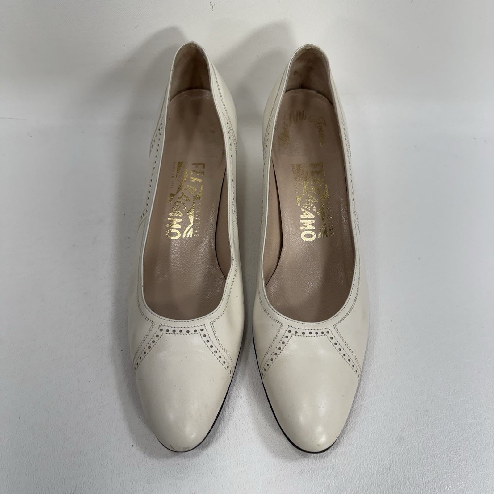 Vintage Salvatore Ferragamo Cream White Women’s Size 9 AAAA Pumps – See Details