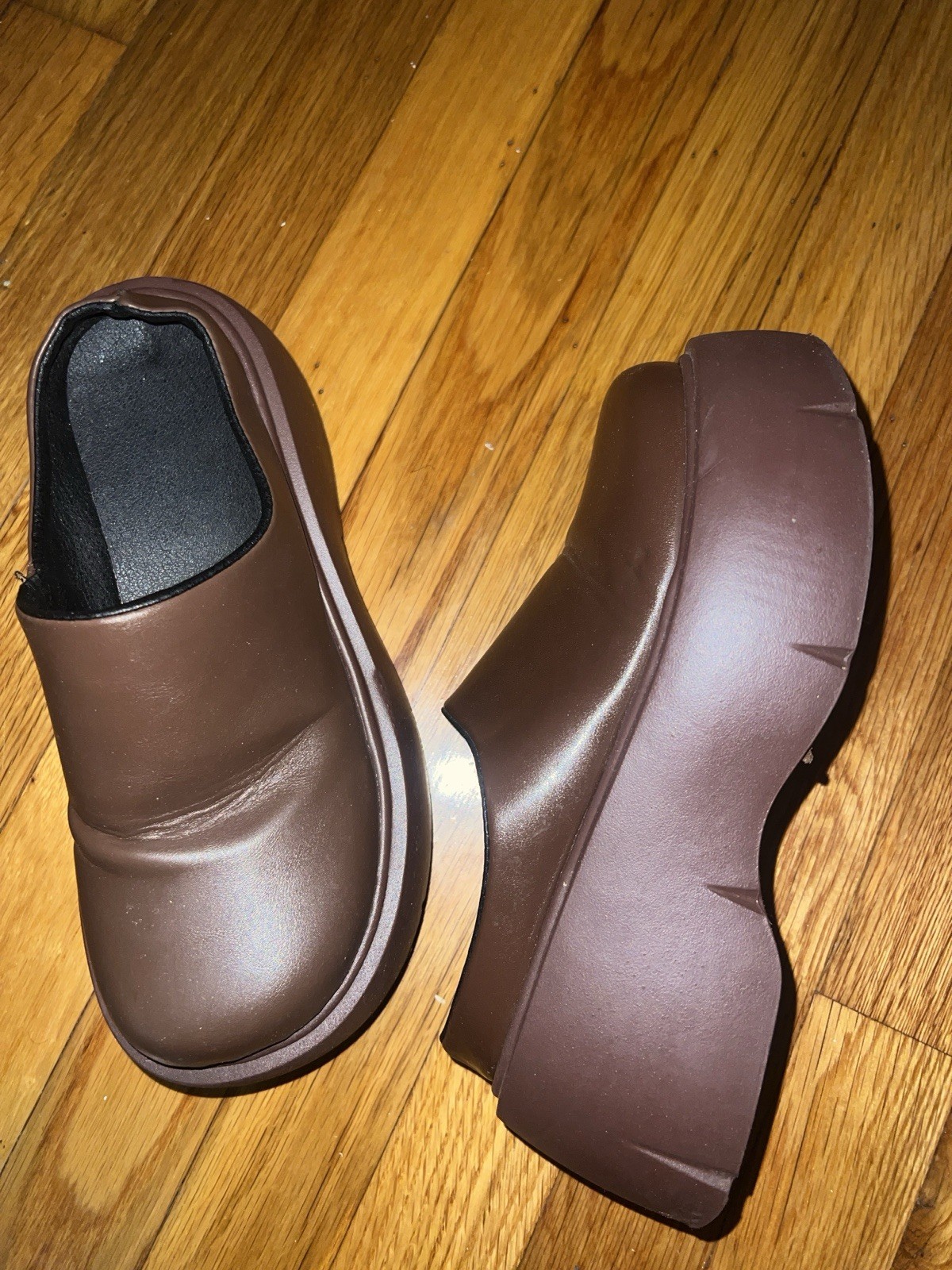 WOMEN CLOG SHOES – Rubber upper brown slip on round toe solid – US 6