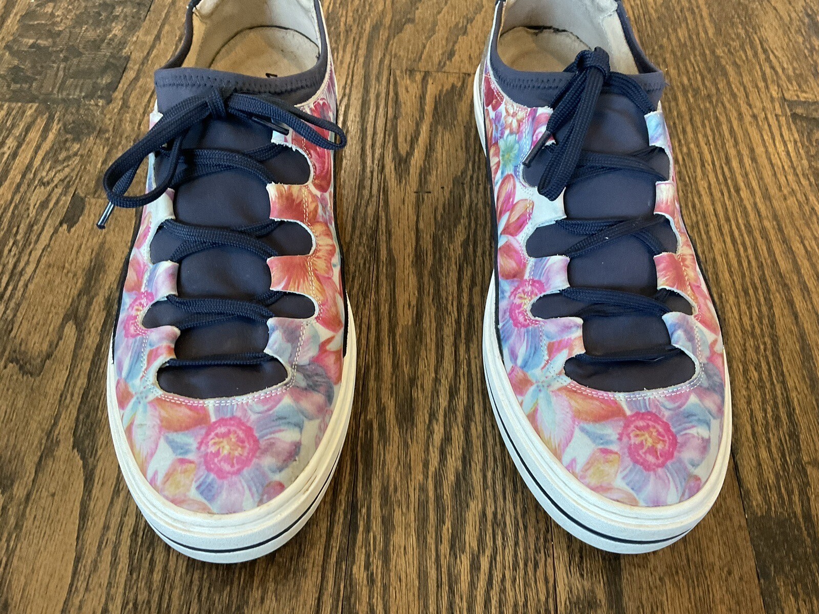 Vaneli Sport Floral Lace Up Lether/Fabric Sneakers Women’s Us Size 11 M