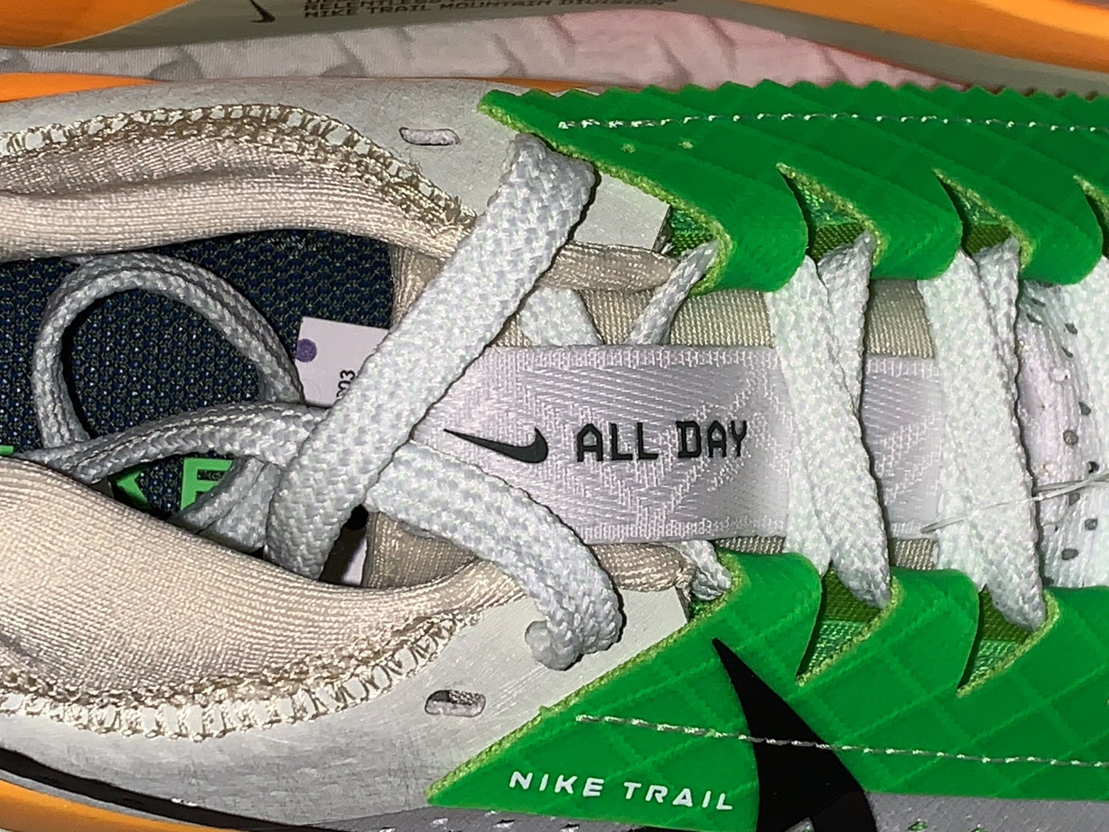 NIKE Zegama 2 Summit White Green Orange Black Trail Running Shoes Womens Sz 7.5