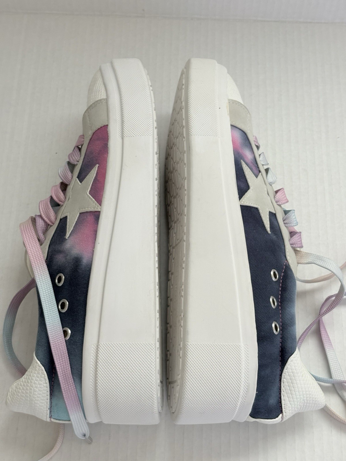 Yellowbox Tie-Dye Star Lace-Up Comfort Sneakers Women’s US 8.5 White/Blue/Pink