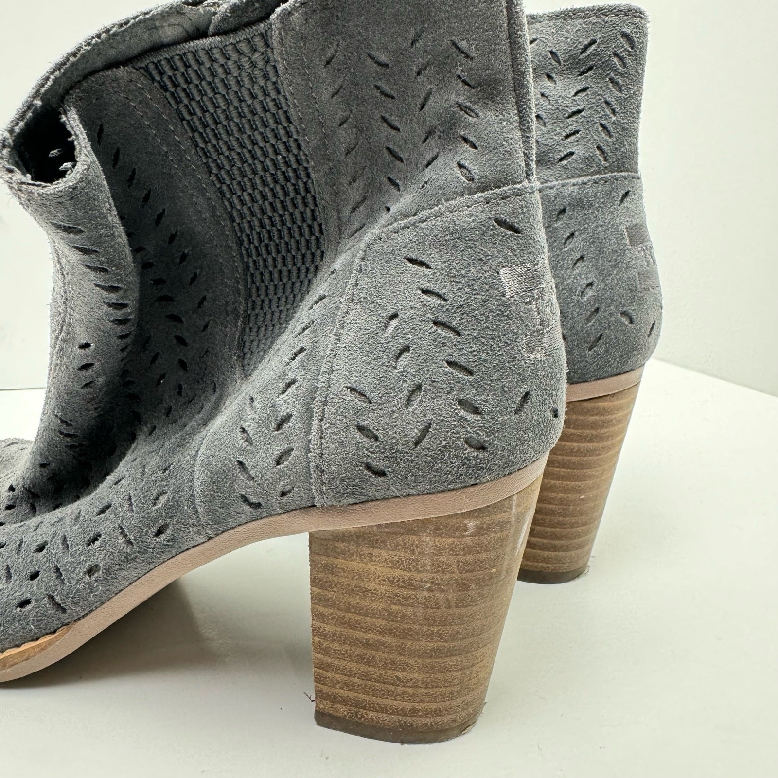 TOMS 8 Majorca Gray Suede Leather Perforated Open Toe Ankle Bootie Heeled Sandal