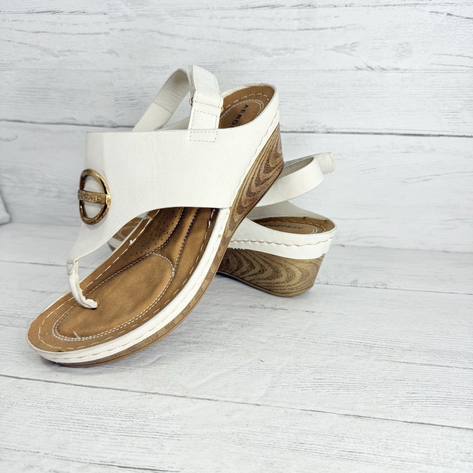 Aerosoles Amity 15L Size 10 Thong Sandals White Wedge Back Strap Wood Grain
