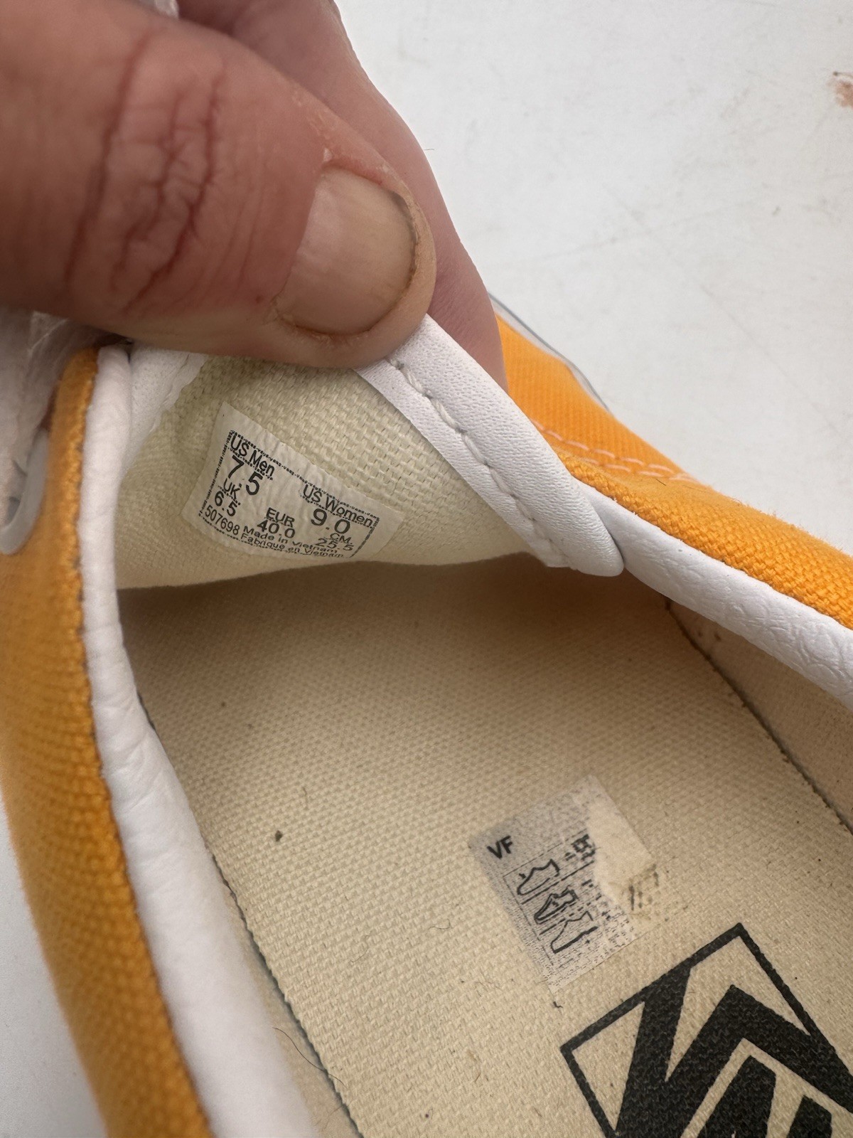 Size 7.5 Mens Size 9 Women – VANS Authentic Orange Sneaker Skater Rock Grunge