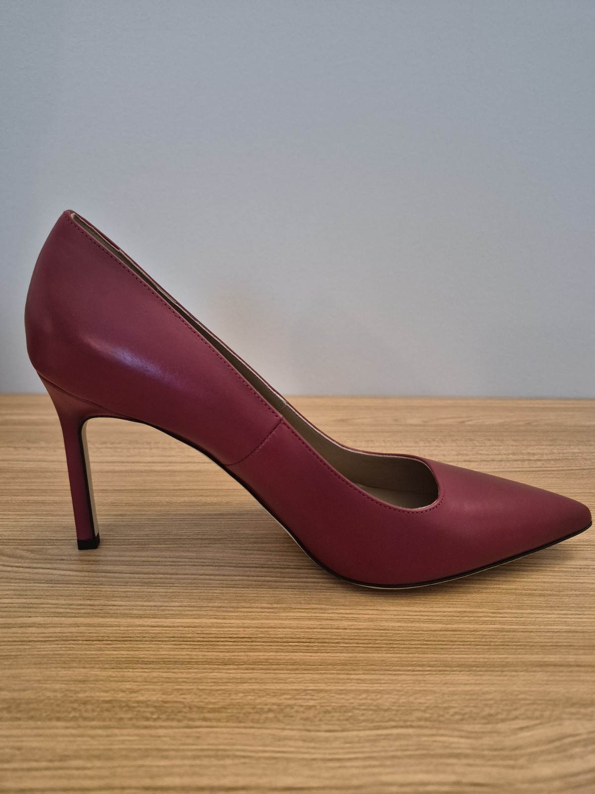 Sz 8.5 Via Spiga «Nikole» Ruby Leather Never Worn Pumps