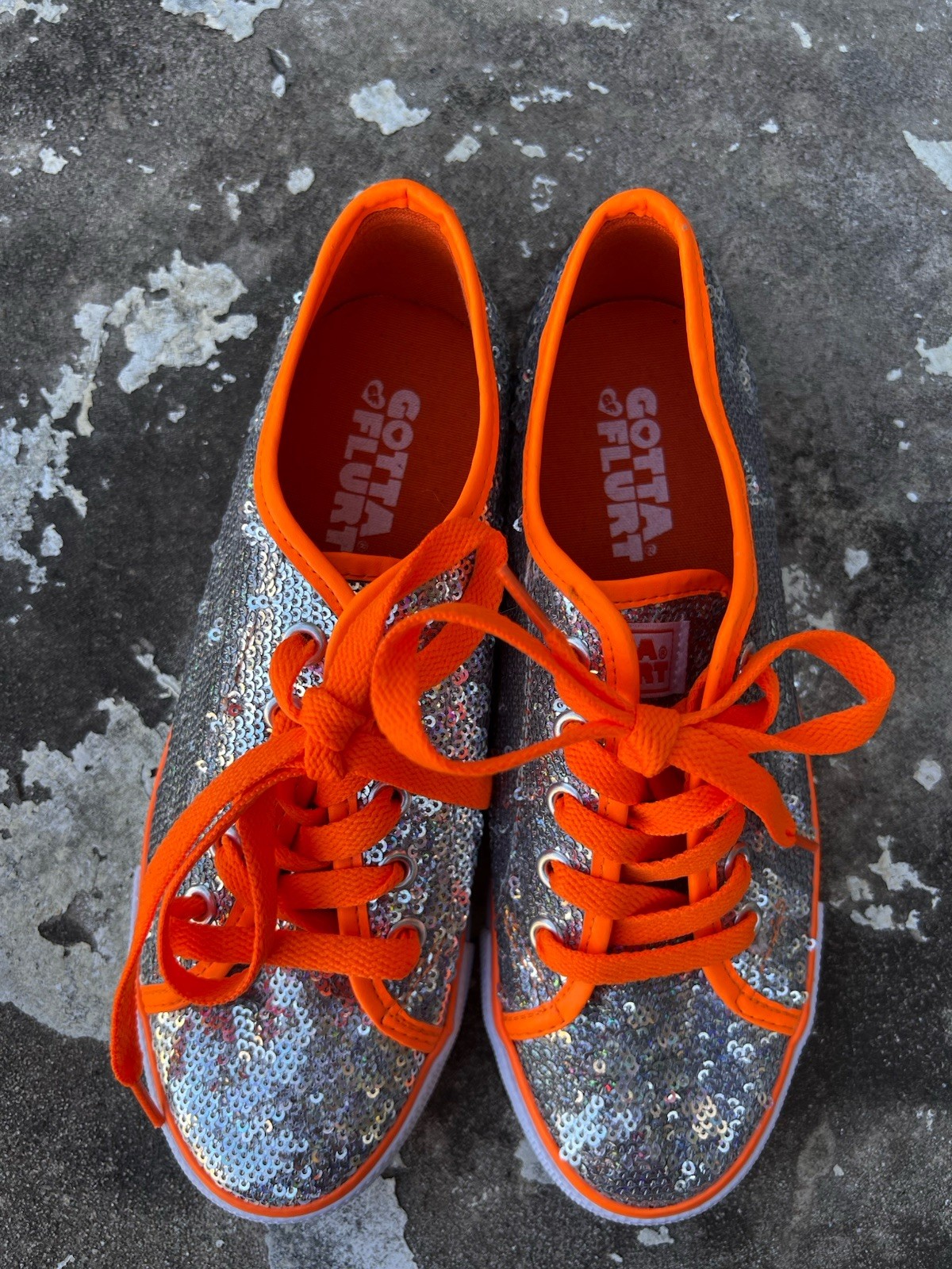 Gotta Flurt Pizzazz Womens Silver Sequin with Orange Accents Shoes Sneakers Sz 3