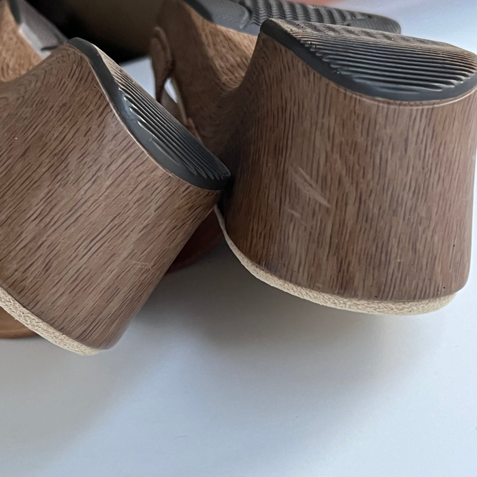 Dansko Sandals 9.5 Wedges 9.5 40 Clogs Iridescent Neutral Comfort Heels Arch