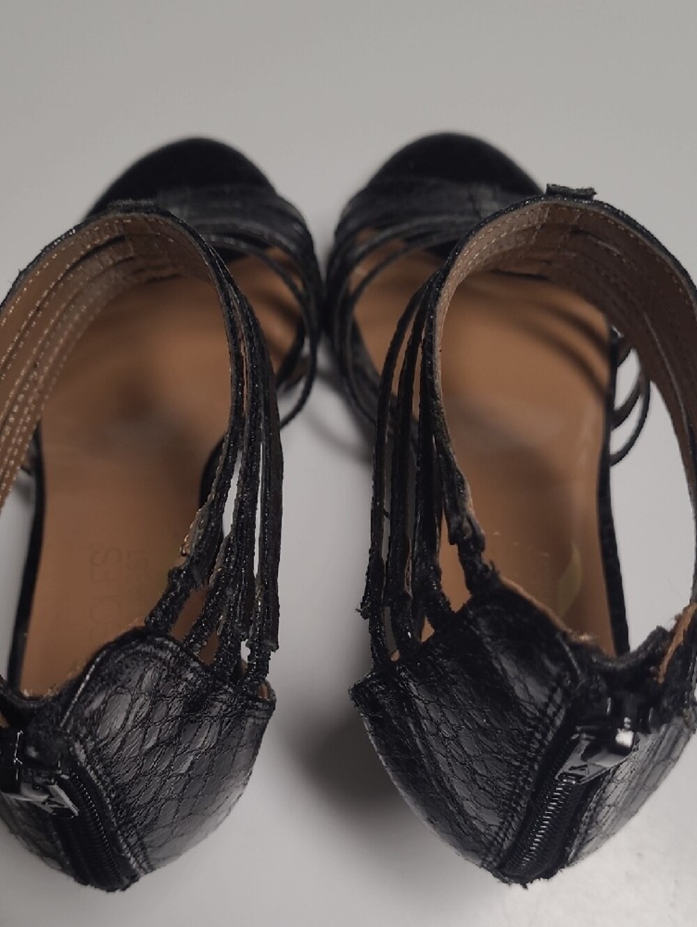 Aerosoles Black Snakeskin-Texture Strappy Cage Sandals – Size 6