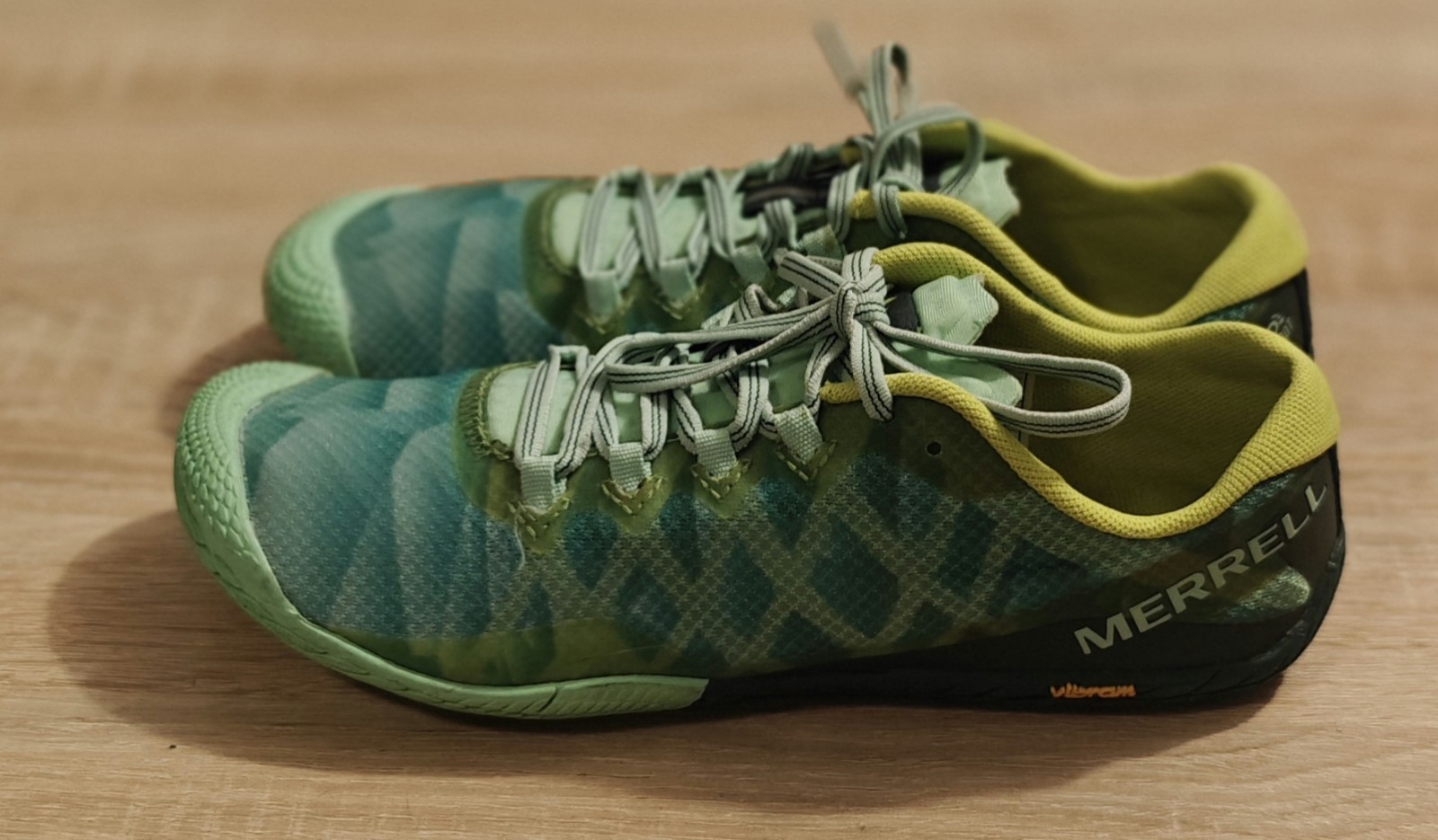 Merrell Vapor Glove 3 Barefoot Trail Running Shoes Womens Size 8 Green Sneakers