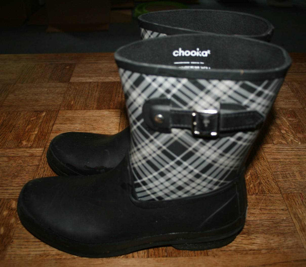 CHOOKA Women’s Waterproof Solid Mid-Height Rain Boot in Plaid & Black, Size 10