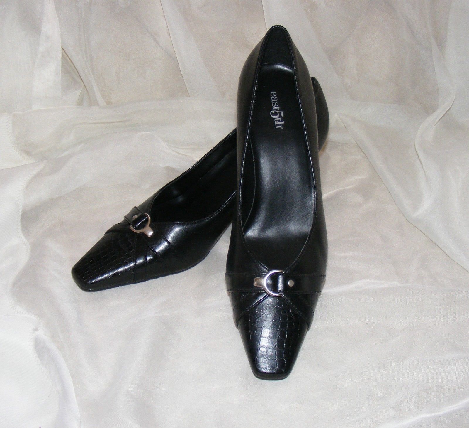 EAST 5TH BLACK PUMPS, Reptile Print Classic solid Snip Toe Shoes 8M