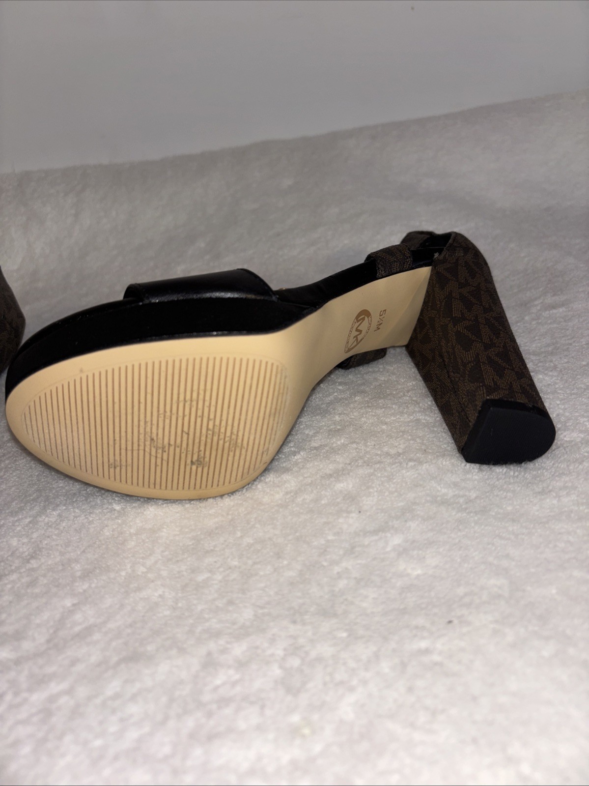MICHAEL KORS BERKLEY LEATHER T STRAP PLATFORM HEELS FRONT ZIPPER SIZE 5.5