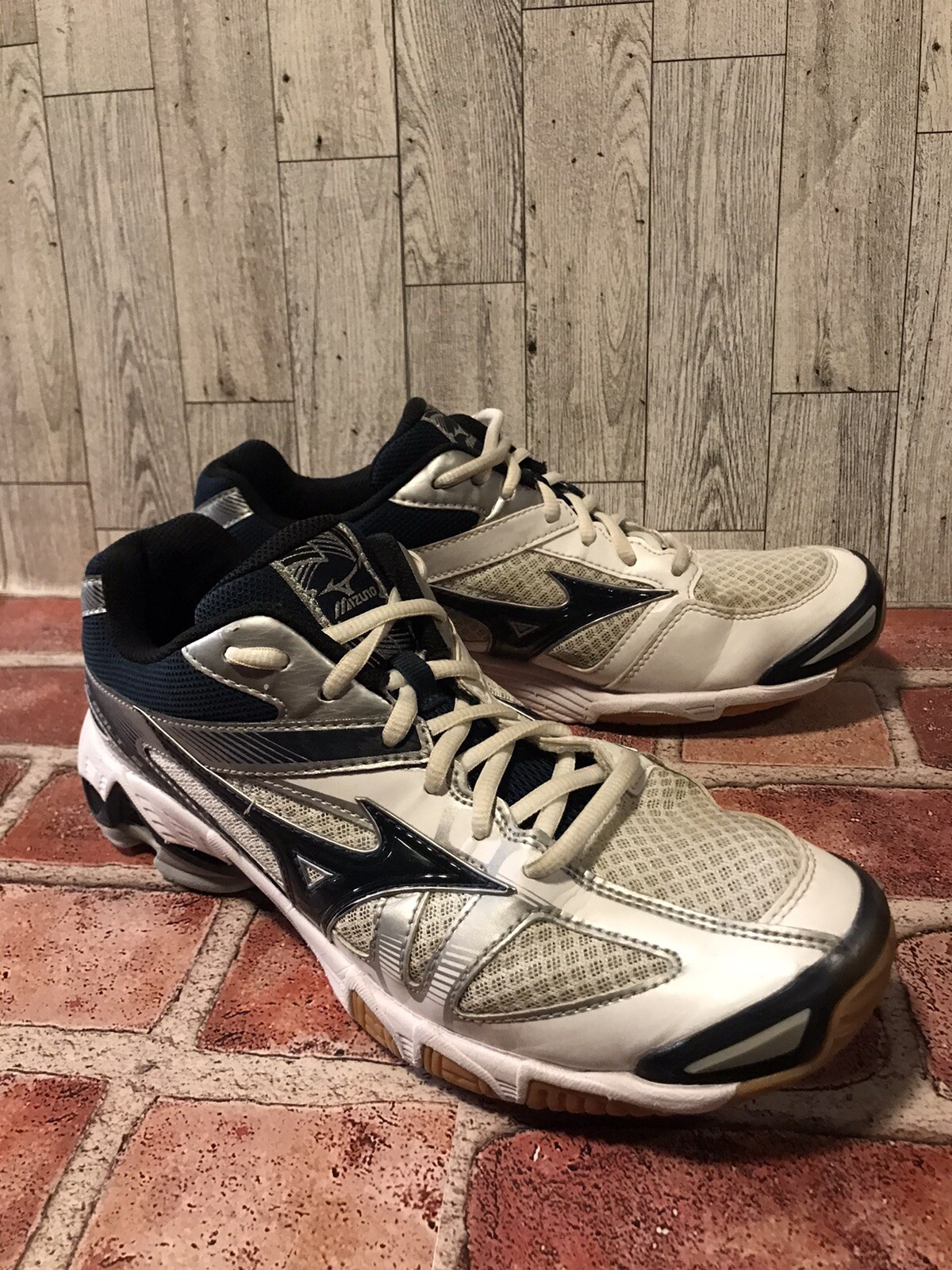 Mizuno Wave Bolt 6 Womens 10 Volleyball Shoe NonMarking Low Top Wht/ Blu Sneaker