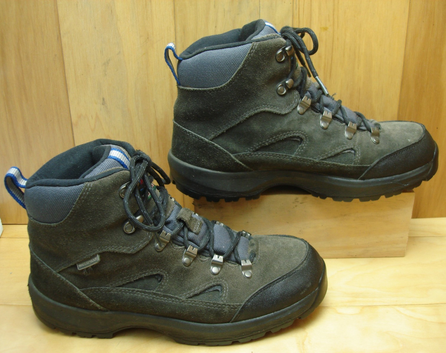 Women’s 9.5 M L.L.Bean Hiking Boots Gray Suede Waterproof Trail Outdoor 6 eye