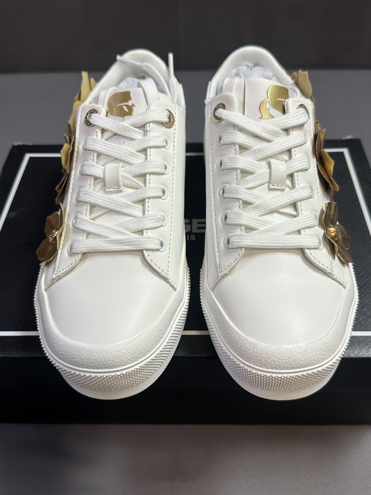 New Karl Lagerfeld Paris Women’s Gael Flower Sneakers – Bright White/Gold – US 7