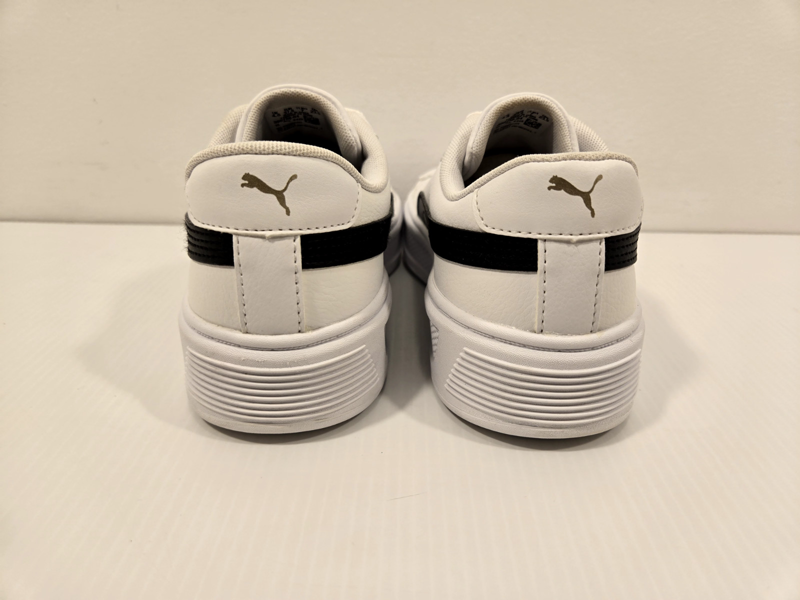 WORN ONCE! Womens Leather PUMA SMASH V3 PLATFORM Sneakers – Shoes Size US 7 M