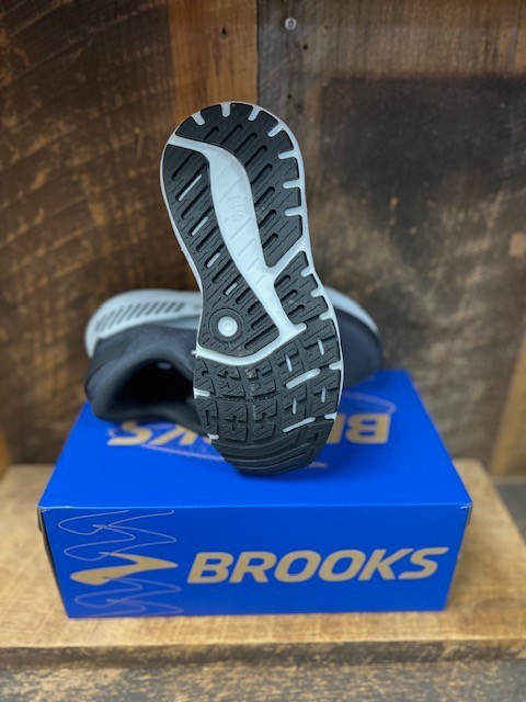 NIB 120414-016 Brooks Ariel GTS 24 Women’s Black Motion Control Shoe