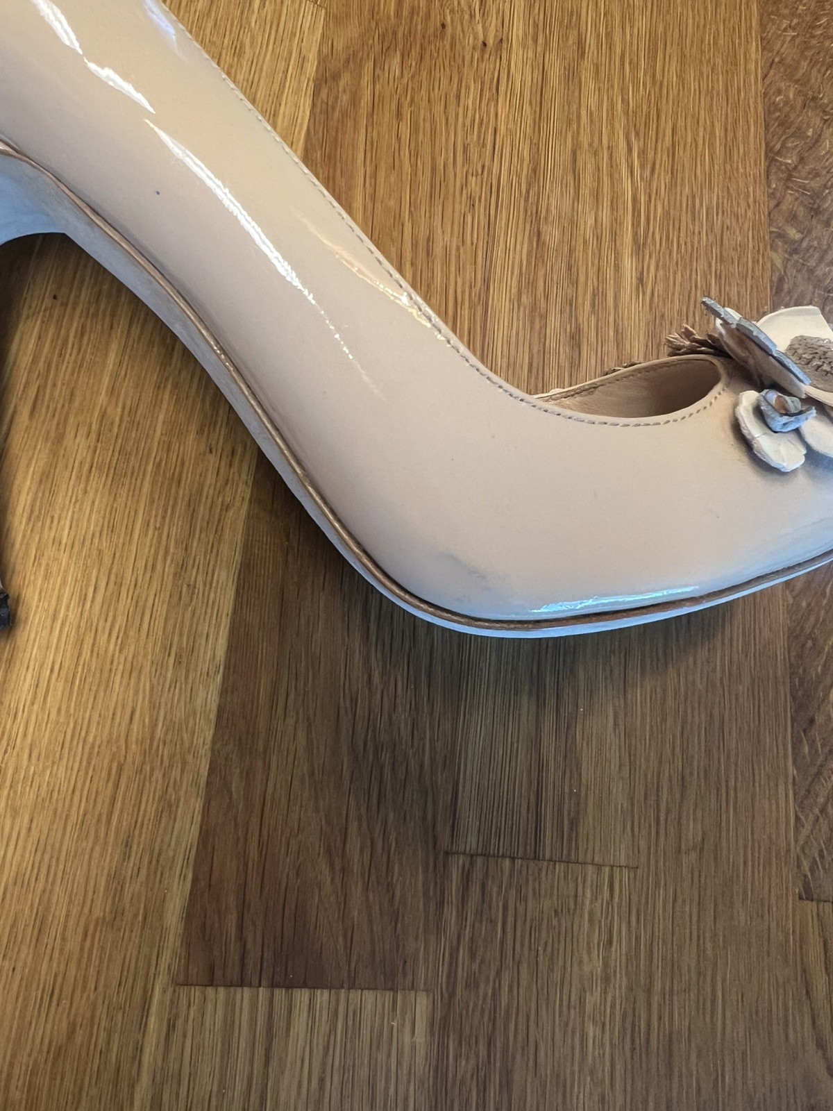 Kate Spade Evelyn Patent Leather Pale Pink/Nude Flower Heel Sz 9.5
