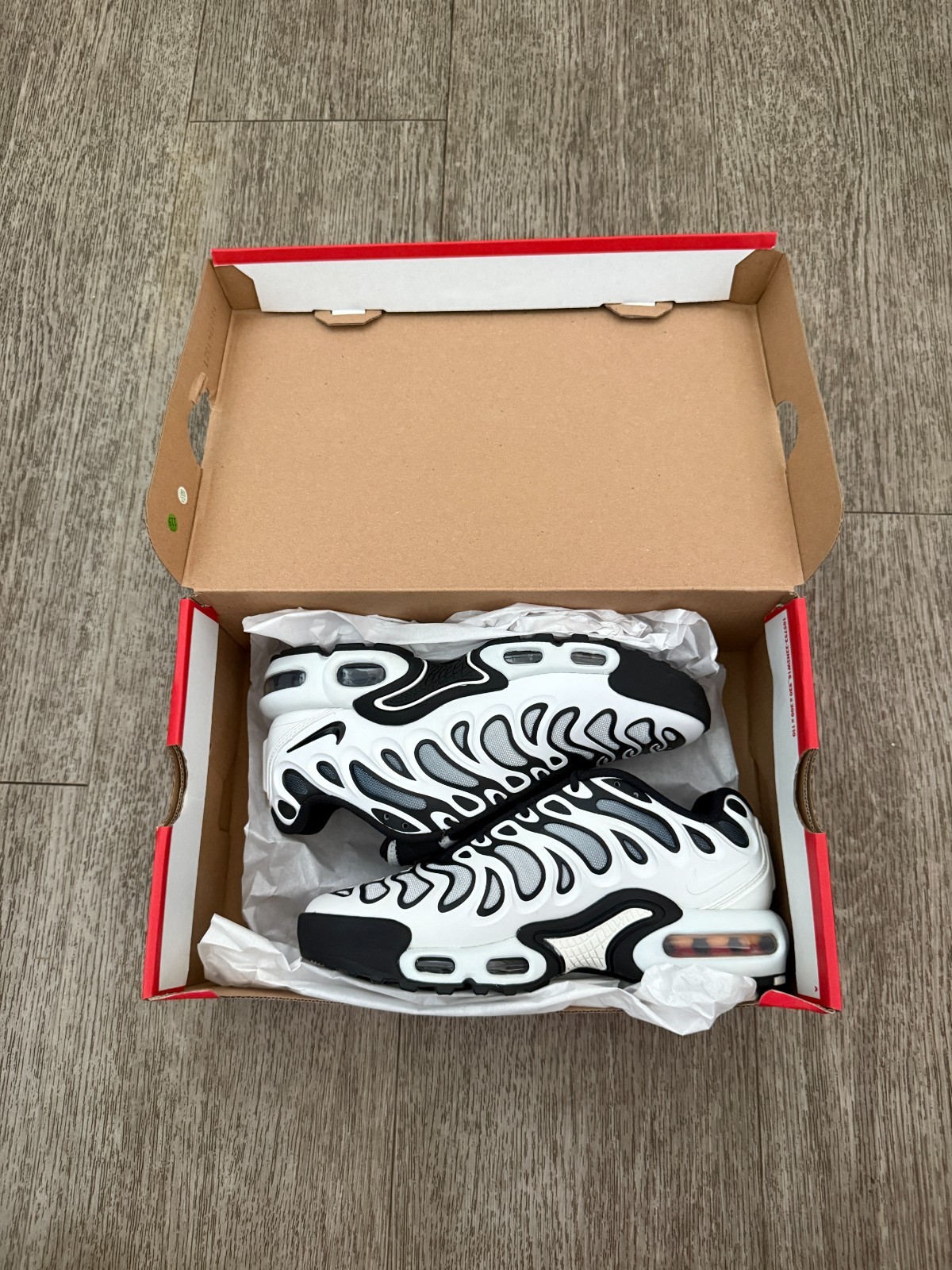 Nike Air Max Plus Drift Tuned Air Summit White-Black Womens Sz 6 [FV4081-102]