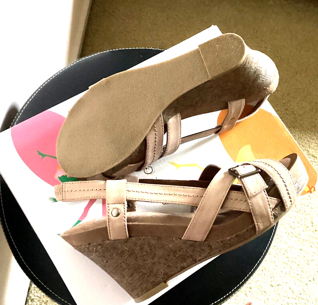 Dr. Scholls Feel Crazy Good Wedge Heels Open Toe Strappy Sandals Size 7M – NIB