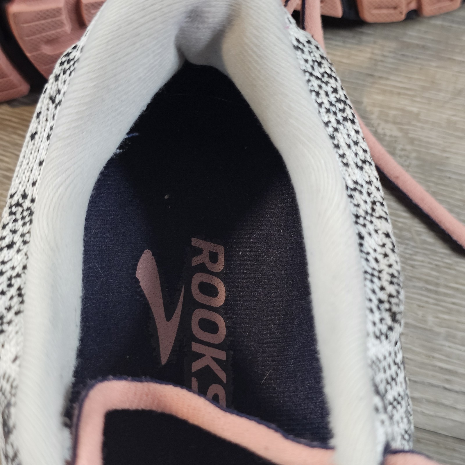 Size 7.5 – Women’s Brooks Adrenaline GTS 21 Coral/White Running Shoe See Picture