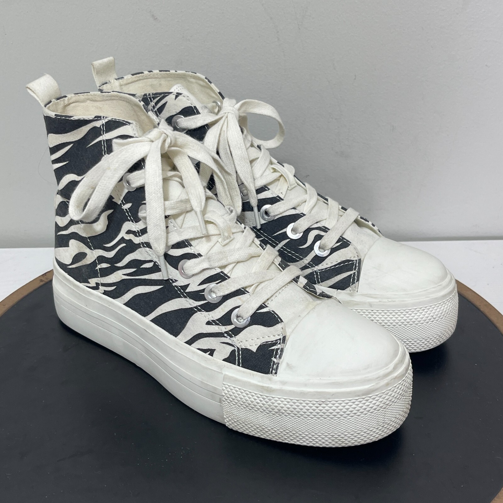 Pull&Bear Women’s Size 9 US Black and White Trainers Zebra High Top Sneakers