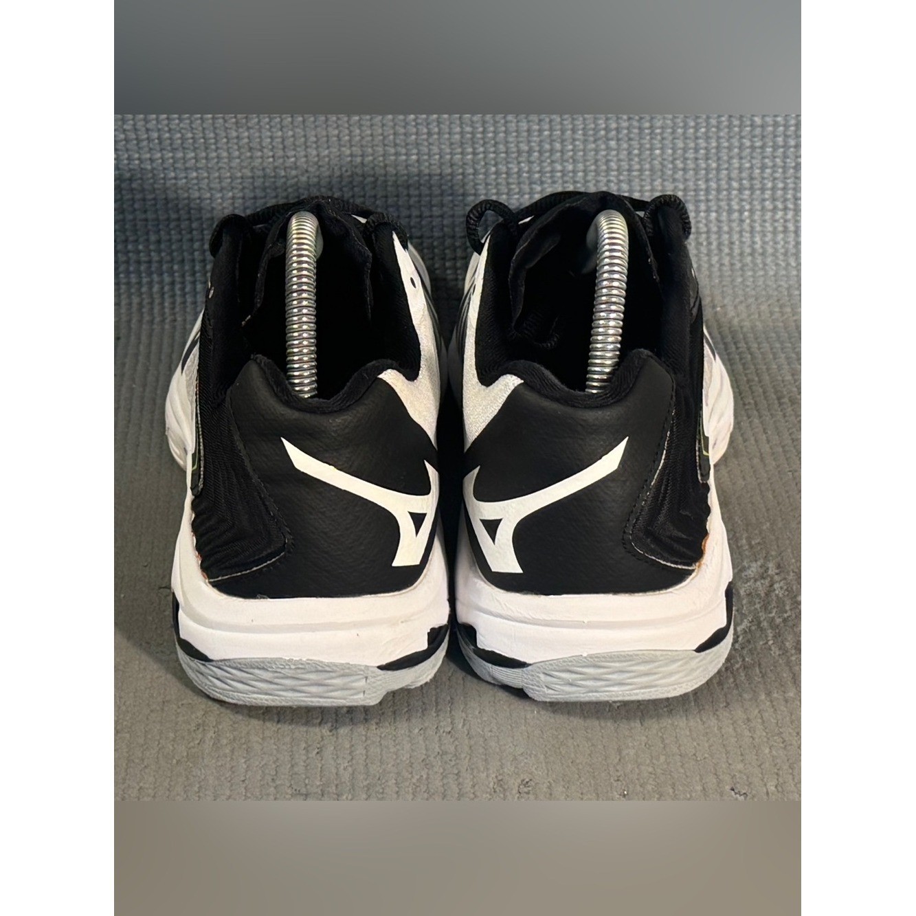 Mizuno Wave Lightning Z5 Black/White Volleyball Shoes Women’s Size 9