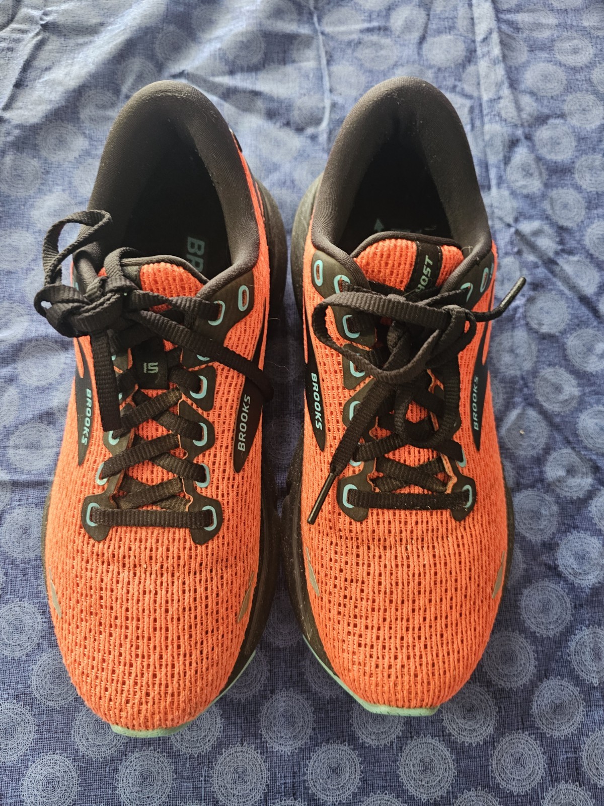Brooks Ghost 15 Women’s Coral/Black/Blue Mesh Running Sneaker Neutral 2023.