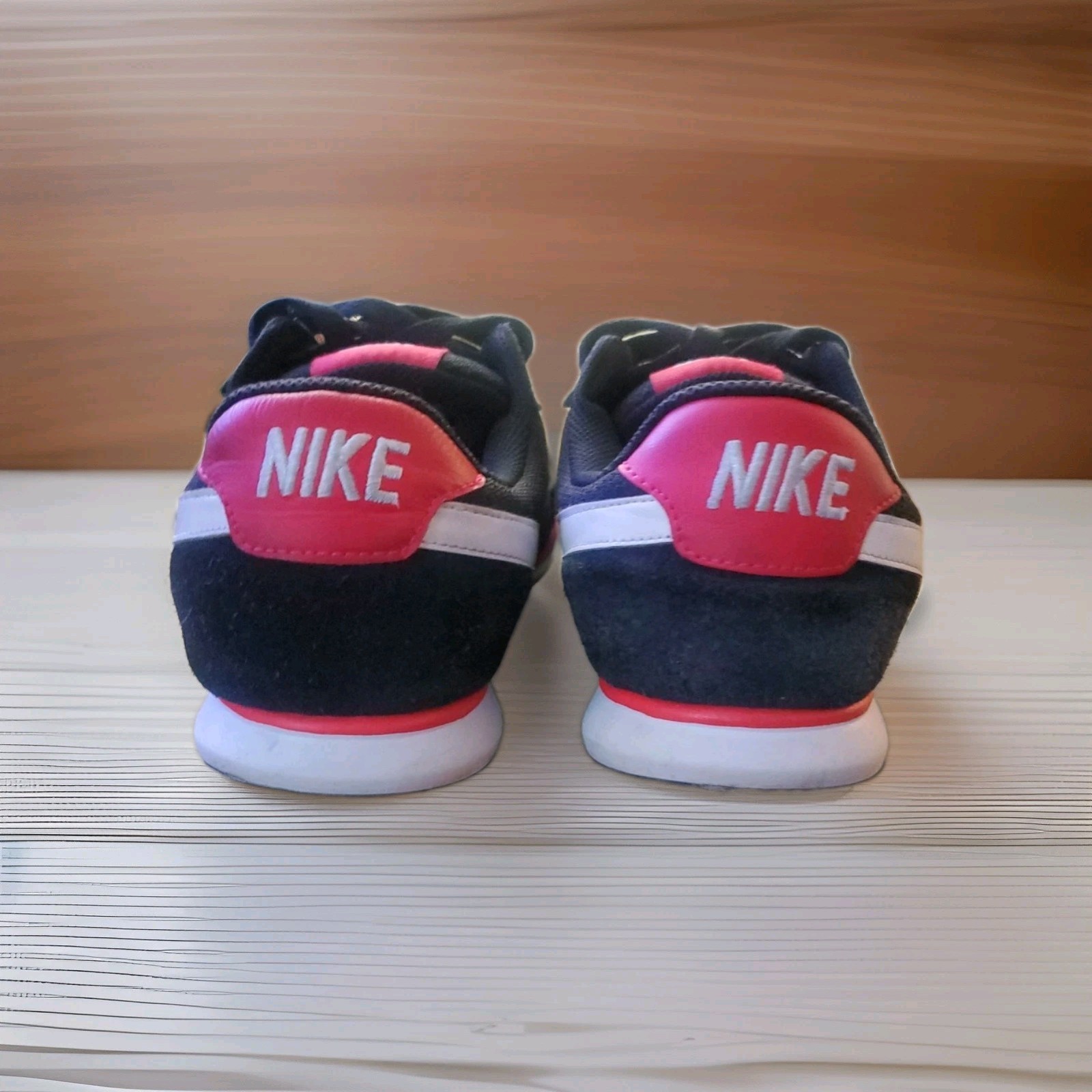 Nike Eclipse Black White Siren Red 324857-026 Women’s Size 9 Retired VGC *Read