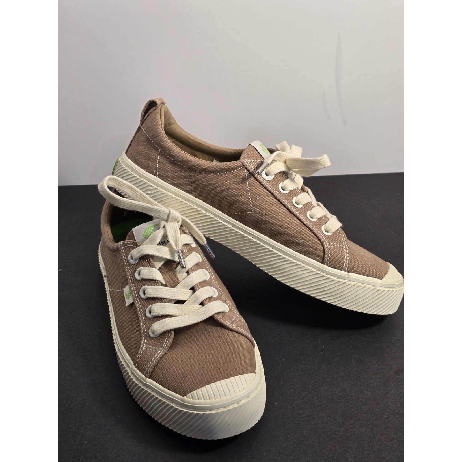 Cariuma OCA Low Sneaker Mens 6.5 Womens 8 Sustainable Eco Friendly Shoes NEW Tan