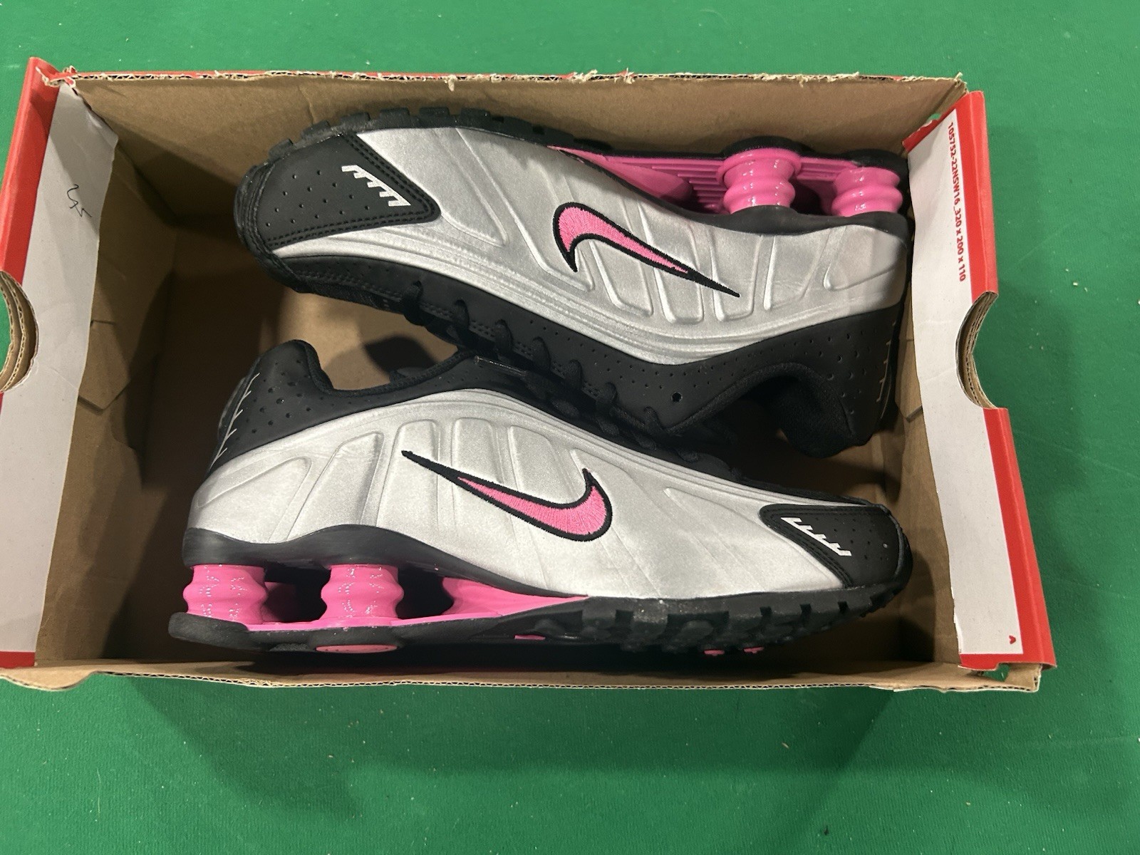 Nike Shox Women’s Low Top Lace-Up Sneakers Black/Silver/Pink Logo Colorblock