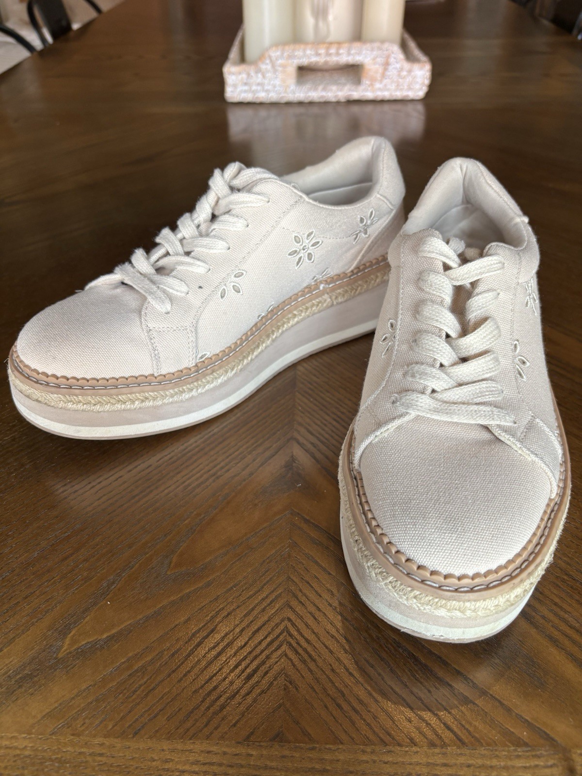 DV by Dolce Vita Bliss Platform Eyelet Sneakers Women’s 8 Cream/Beige Canvas 2”