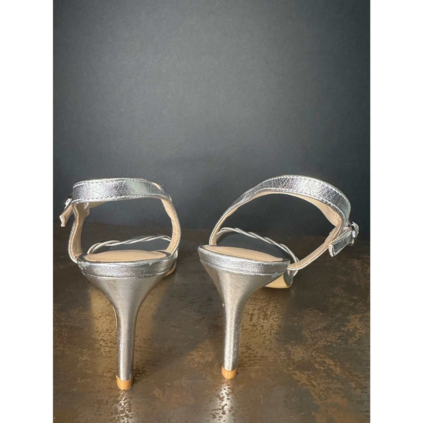 Stuart Weitzman Stiletto Sandals 7.5 Strappy Wedding Elegant Silver Twistie 75