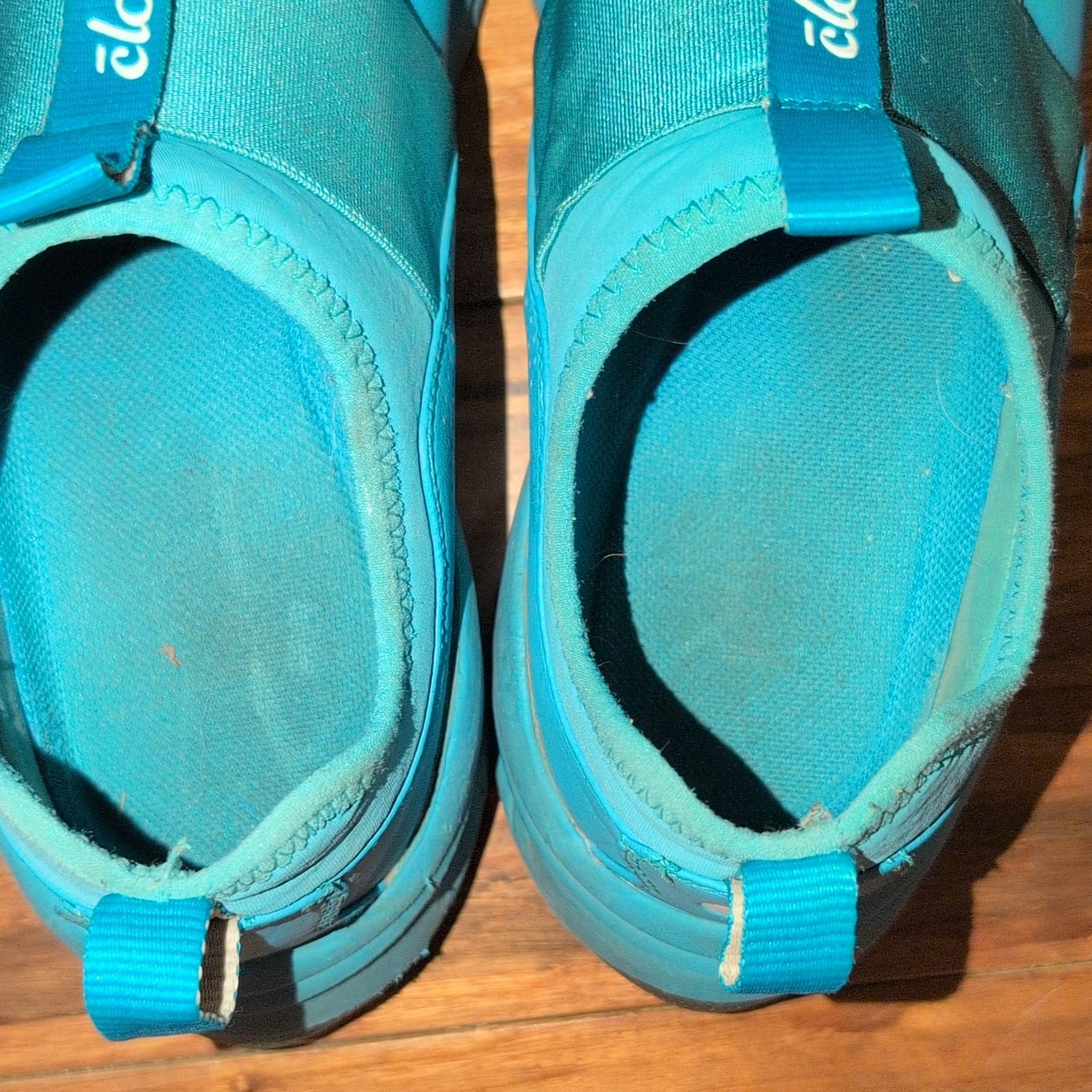 Clove Women’s Solo, Neon Blue, Woman’s Size 8