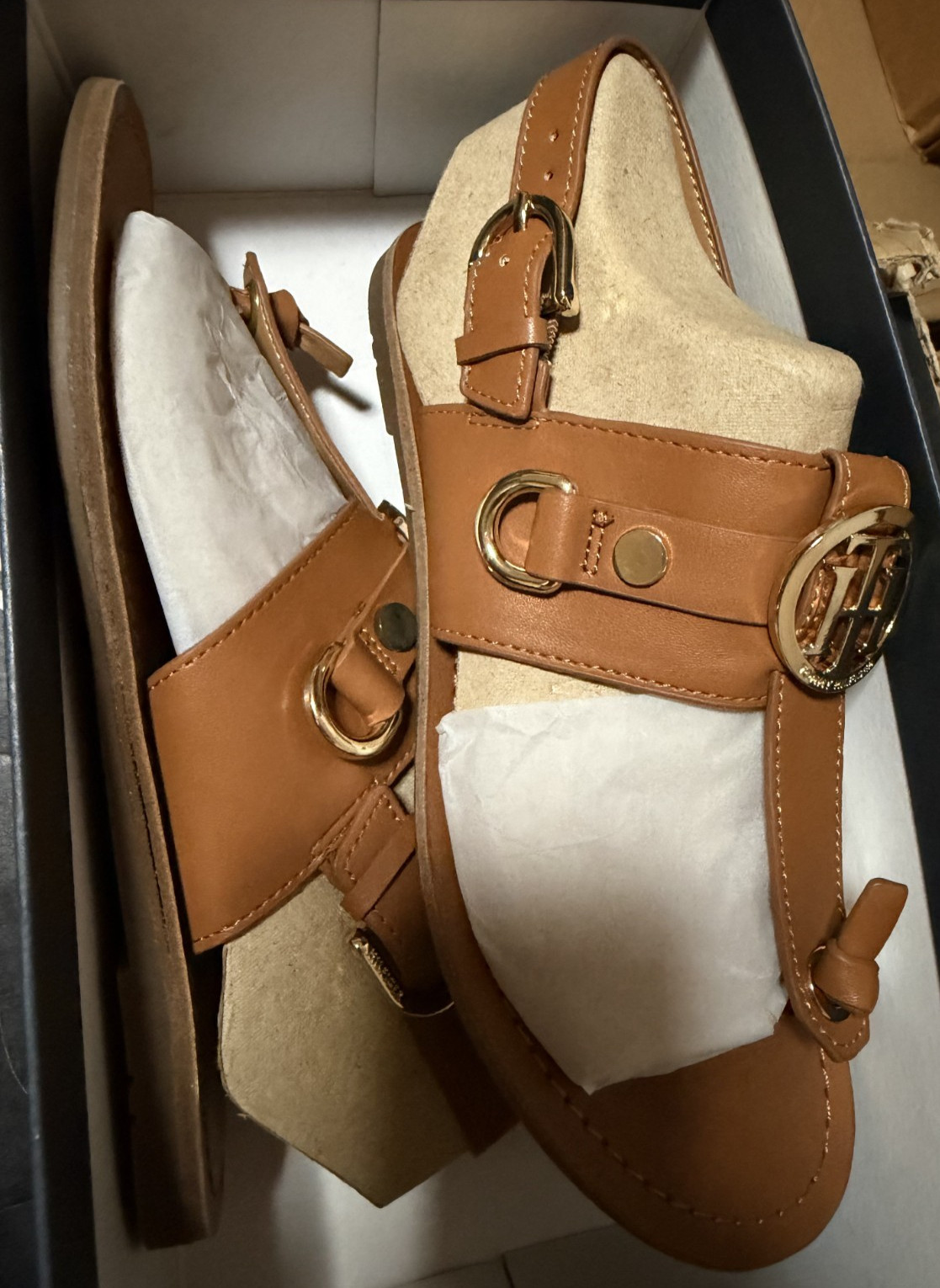 BRAND NEW Tommy Hilfiger Women’s 5.5 Luvee Flat Thong Sandals Dark Brown LL
