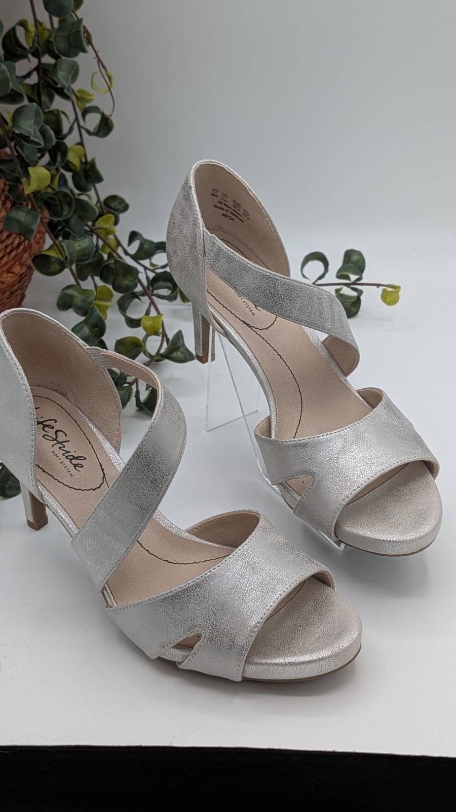 Lifestride Prom Ready Silver Glamorous Metallic Heels Size 8 NEW Fashionista