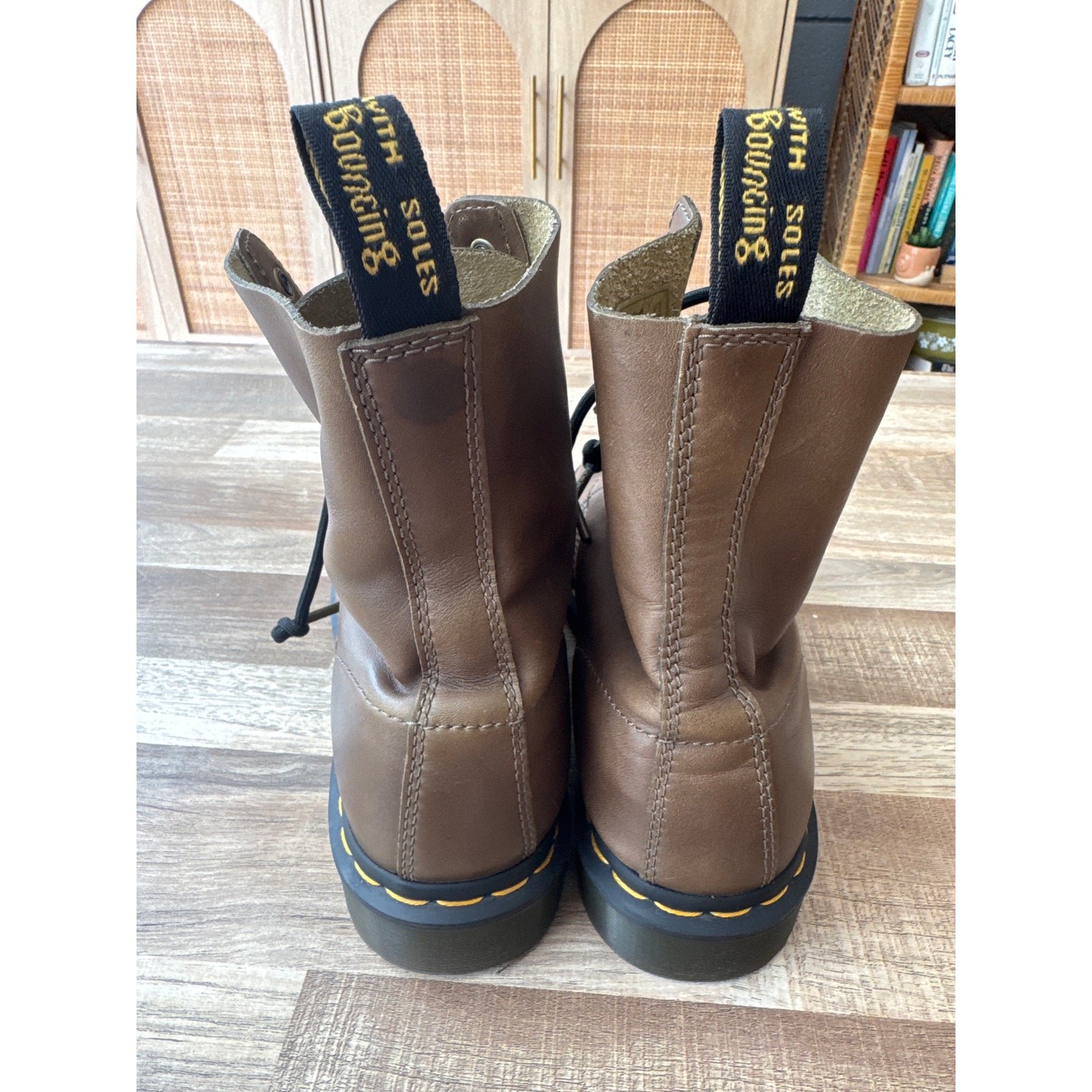 Dr. Martens 1460 Artimus Brown Smooth Leather Lace Up Boots size 10L