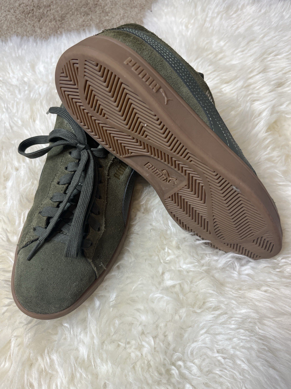 Puma Smash v2 Sneakers – Suede Forest Green with Gum Sole Women’s 7.5 Blokecore