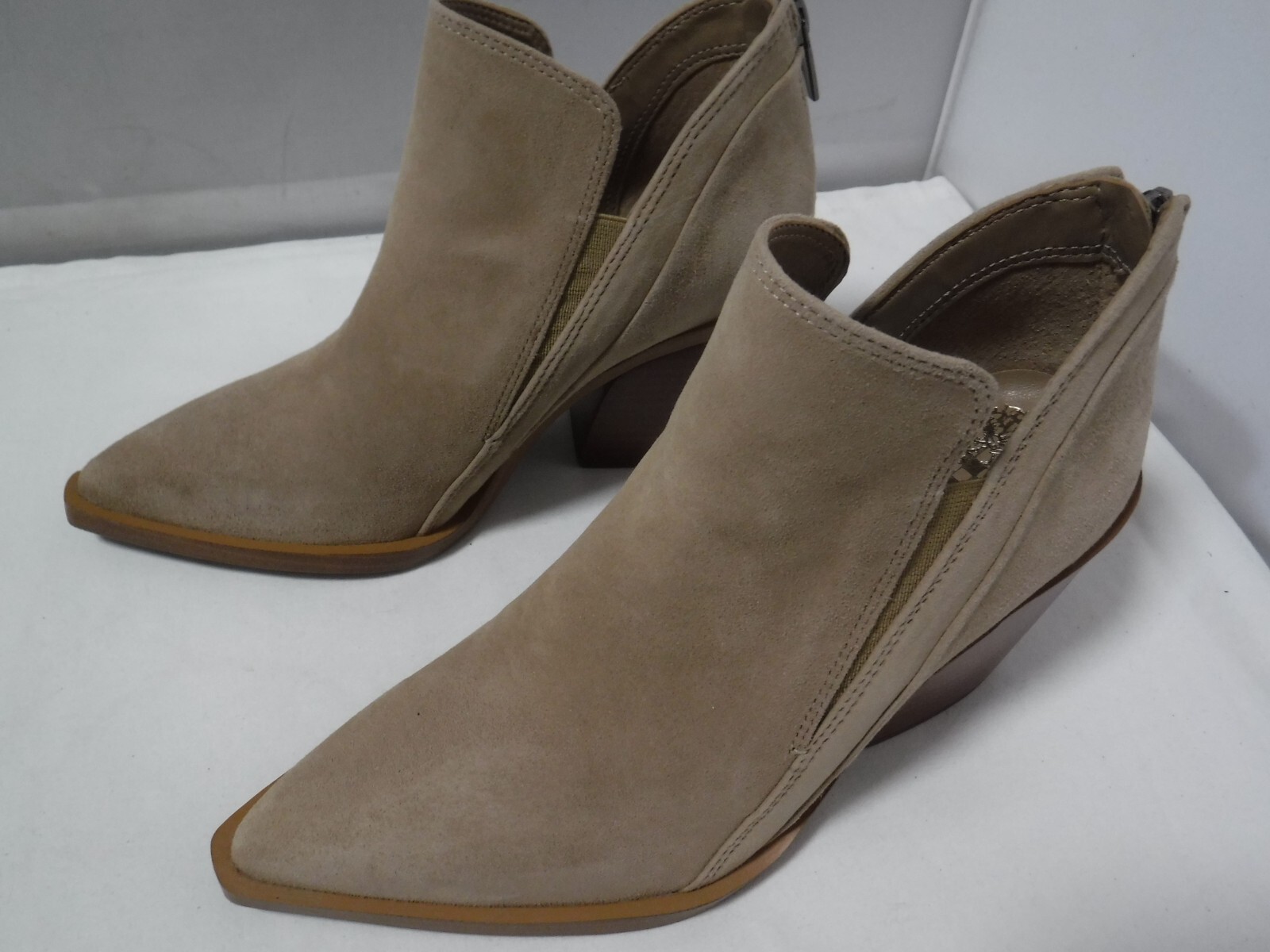 PM3 Women’s VINCE CAMUTO Gradina Brazil Pointed Toe Chunky Wood Heel Bootie 6.5