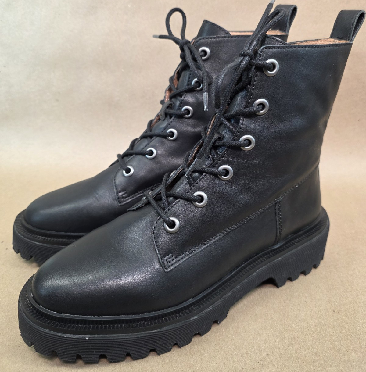 Women’s sz 8 M Madewell The Rayna NG667 Black Leather Combat Boots Lace-Up Ankle