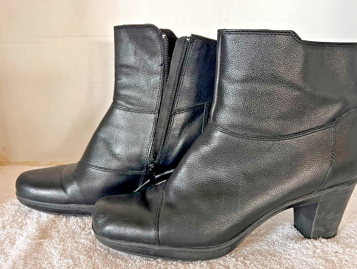 Clarks Bendables Carleta Paris Leather Women’s 10M Black Heeled Ankle Boot NEW