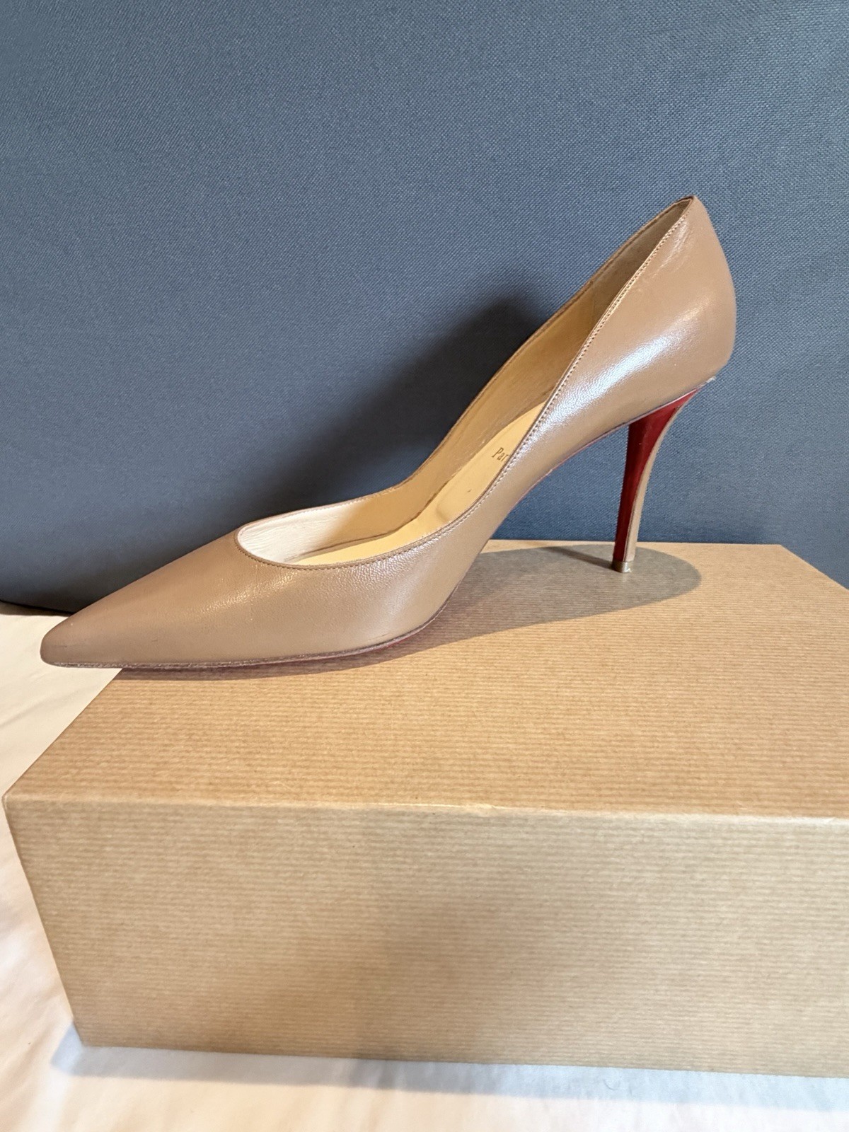 Christian Louboutin Apostrophy Pump 3.3” (85mm) in Hazelnut EU 40 US 9 with Box