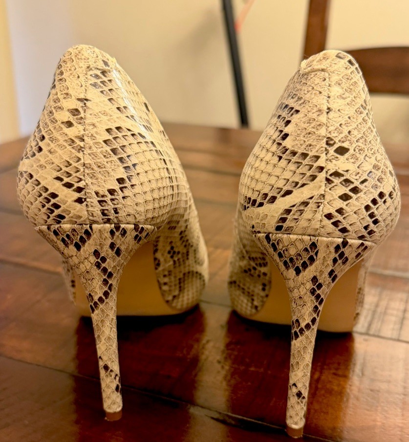 BCBG GENERATION Size 8 Pastel Snakeskin Shimmer Pointed Stiletto Heels