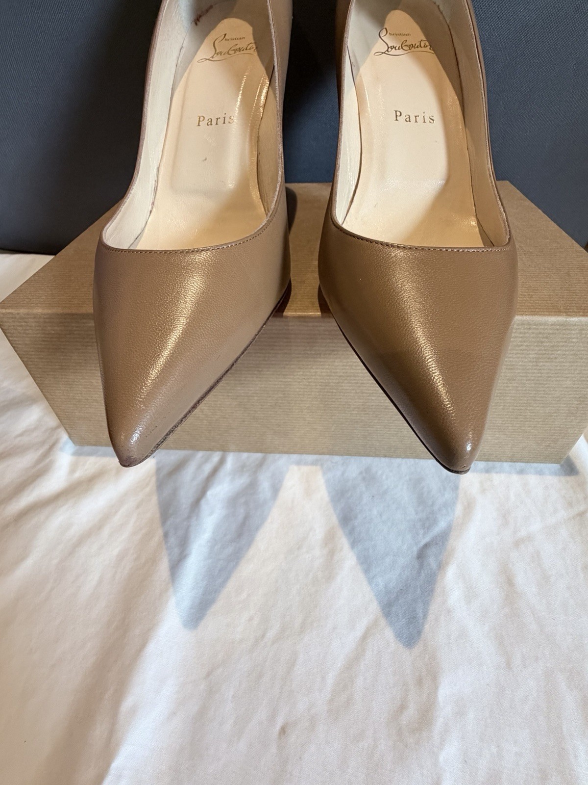 Christian Louboutin Apostrophy Pump 3.3” (85mm) in Hazelnut EU 40 US 9 with Box