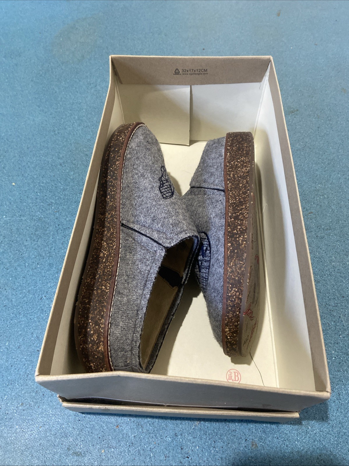 ED Ellen DeGeneres Tillie Women’s Size 6.5M Grey Flannel Sleeping Dog Clogs New