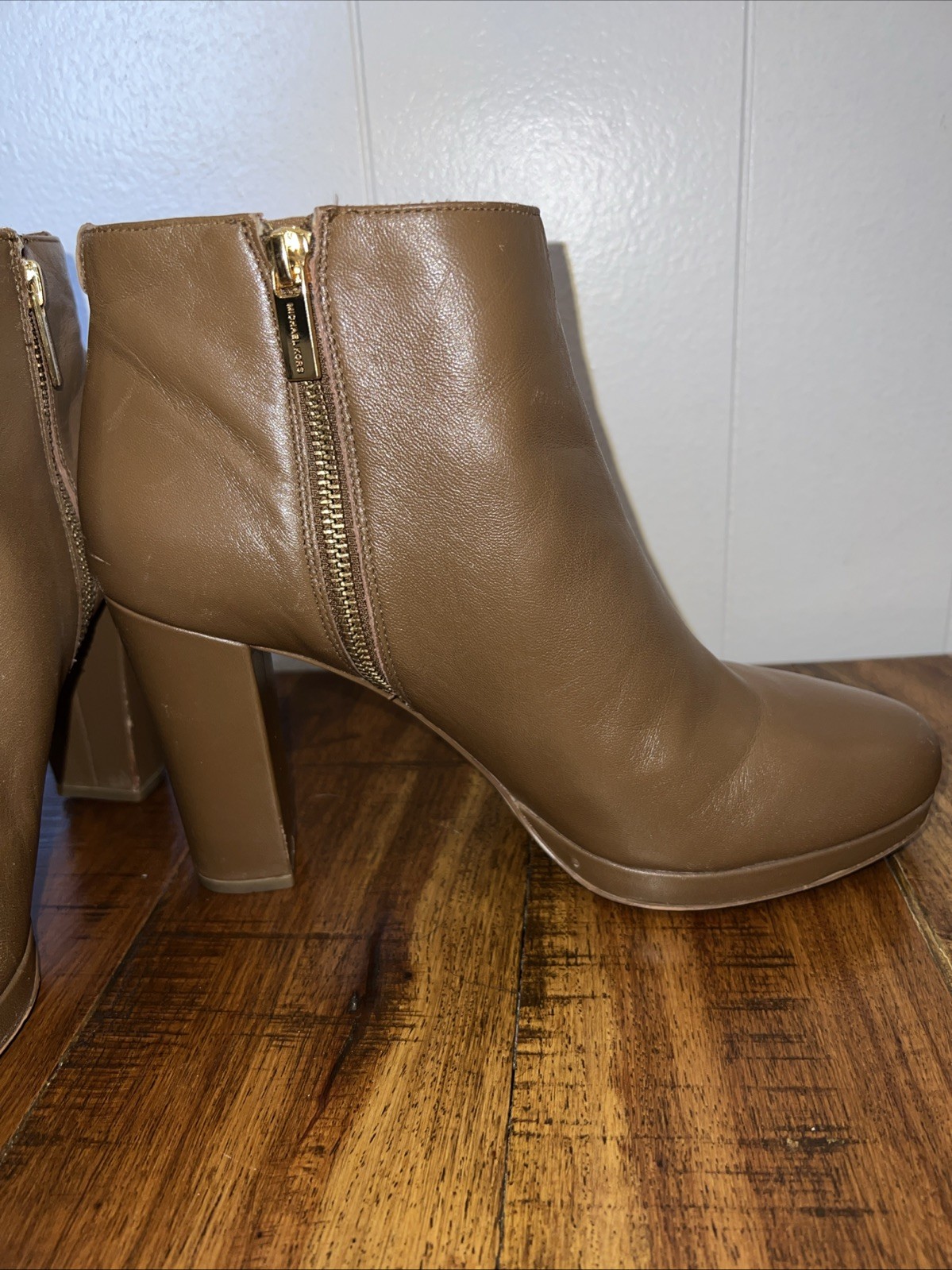 Michael Kors Brown Leather Side Zip Ankle Boots 4”Heels Size 10 VC15F