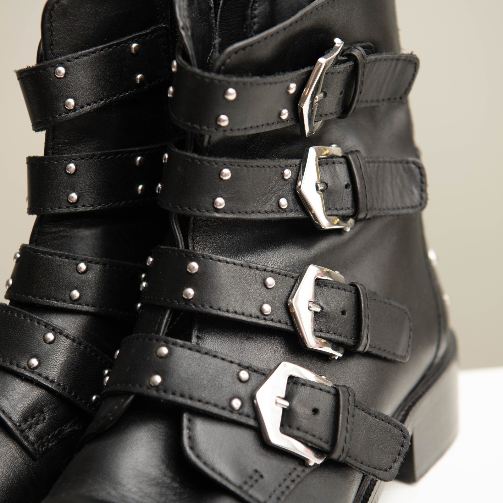 Carvela Boots Sz 8.5 Black Moto Studded Buckles Biker Goth Chic Punk Rock Grunge