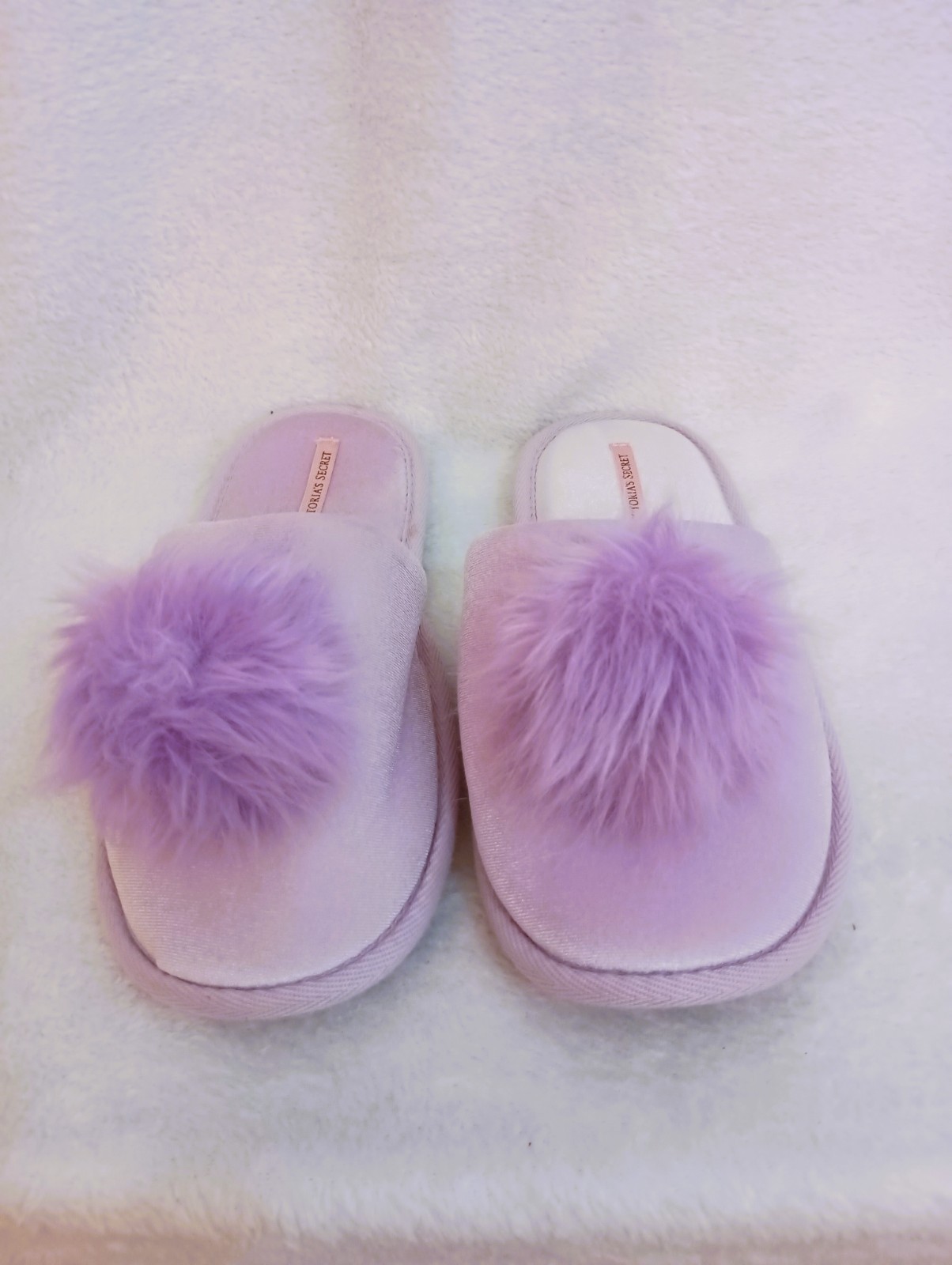 New Victoria’s Secret Pom Pom Velvet Lavender Slippers Sz M Medium