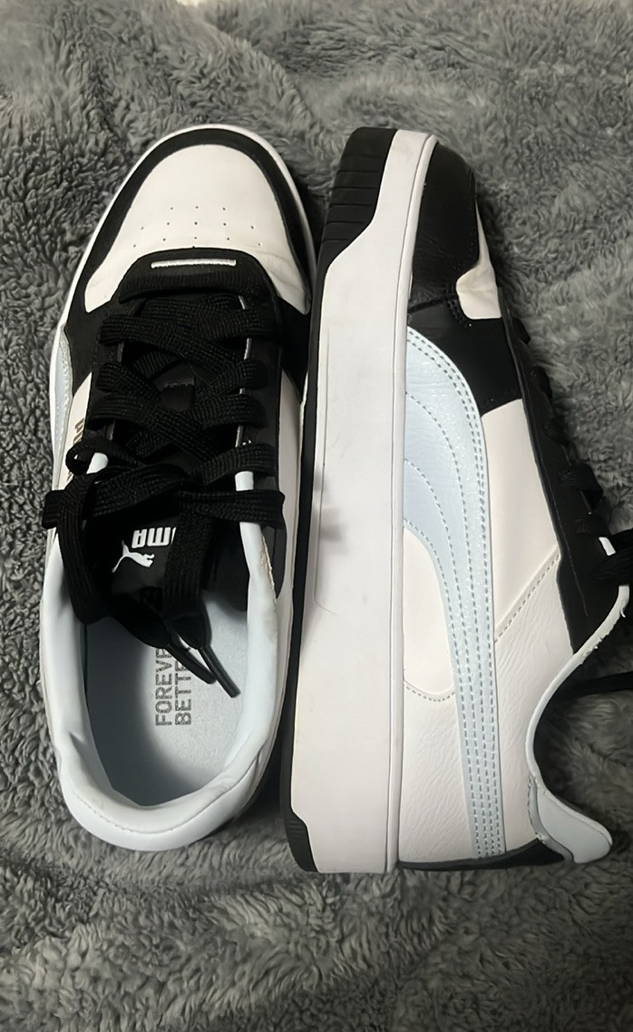Trendy Street style Puma Carina Street Platform Sneaker – size 7.5