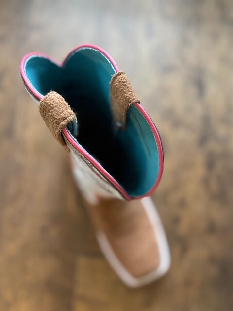 Women’s ARIAT boots-great design on shaft-BRAND NEW-NEVER WORN!